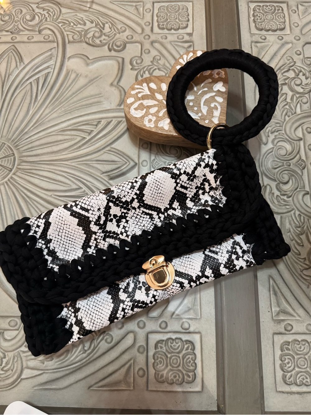Bonita Bolso Black & White Snake-Print Wristlet Clutch by Yvonne
